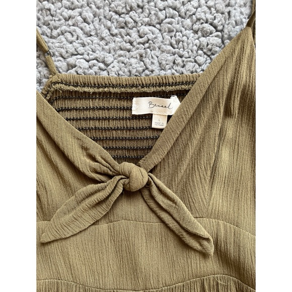 Beceel Large Green Spaghetti Strap Bow Midi Dress. - Picture 2 of 9